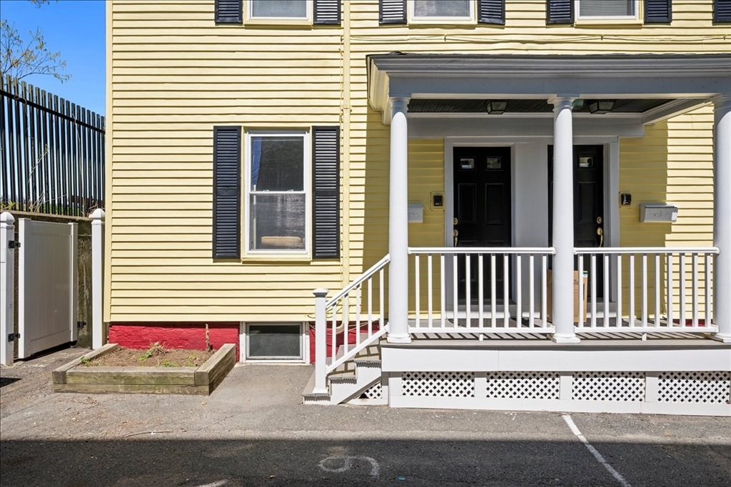 9 Allen Ct, Somerville, Massachusetts, 2 Bedrooms Bedrooms, 5 Rooms Rooms,1 BathroomBathrooms,Residential,For Sale,Allen Ct,73509610