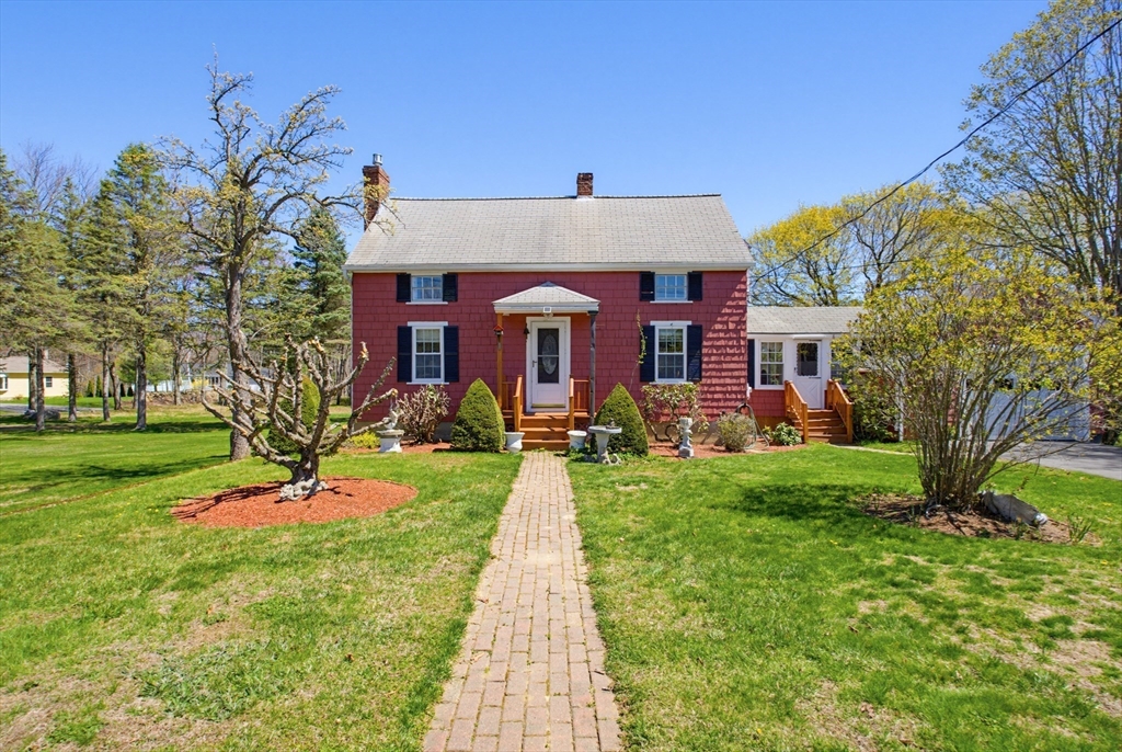 136 Chapel St, Gardner, Massachusetts, 3 Bedrooms Bedrooms, 5 Rooms Rooms,1 BathroomBathrooms,Residential,For Sale,Chapel St,73509666