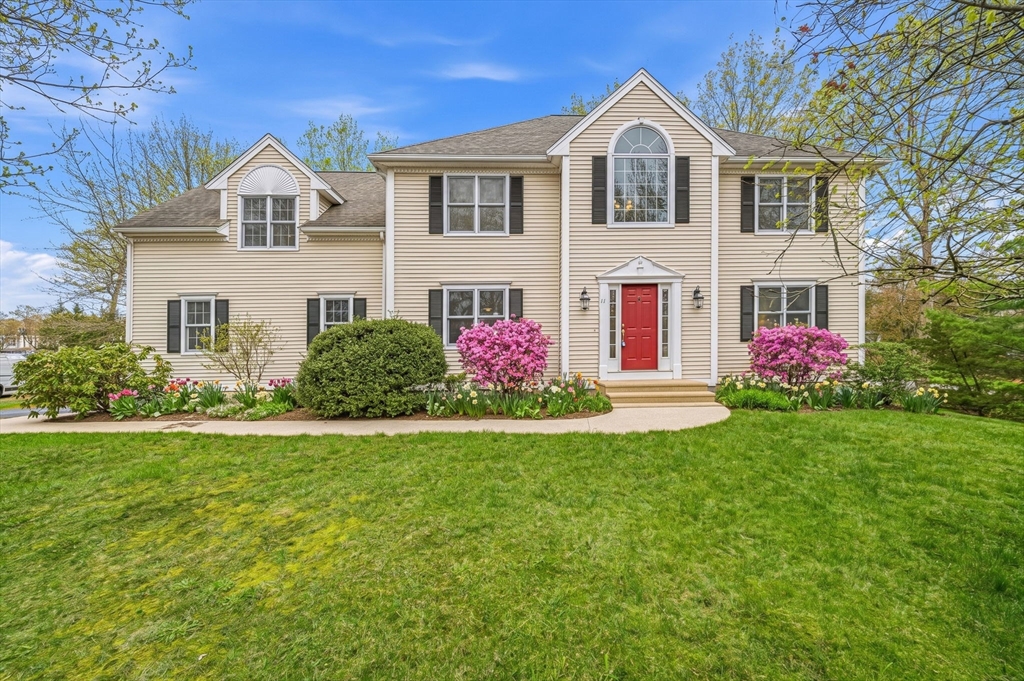 11 Little Tree Rd, Medway, Massachusetts, 4 Bedrooms Bedrooms, 9 Rooms Rooms,2.5 BathroomsBathrooms,Residential,For Sale,Little Tree Rd,73509789