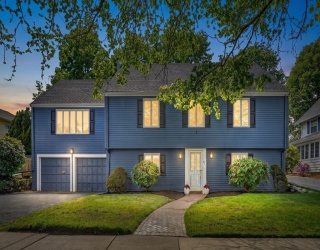 26 Garfield Rd, Melrose, Massachusetts, 4 Bedrooms Bedrooms, 9 Rooms Rooms,3 BathroomsBathrooms,Residential,For Sale,Garfield Rd,73509872