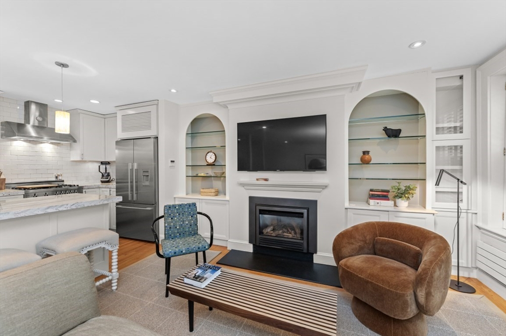 342 Marlborough St, Boston, Massachusetts, 2 Bedrooms Bedrooms, 6 Rooms Rooms,2 BathroomsBathrooms,Residential Lease,For Rent,Marlborough St,73509927