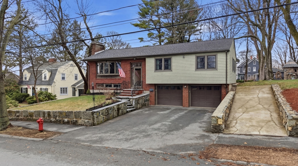 11 Lawrence St, Wakefield, Massachusetts, 4 Bedrooms Bedrooms, 7 Rooms Rooms,3 BathroomsBathrooms,Residential,For Sale,Lawrence St,73498640