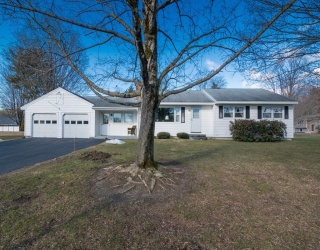 15 Stillwater Rd, Deerfield, Massachusetts, 3 Bedrooms Bedrooms, 6 Rooms Rooms,2 BathroomsBathrooms,Residential,For Sale,Stillwater Rd,73487786