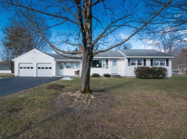 15 Stillwater Rd, Deerfield, Massachusetts, 3 Bedrooms Bedrooms, 6 Rooms Rooms,2 BathroomsBathrooms,Residential,For Sale,Stillwater Rd,73487786