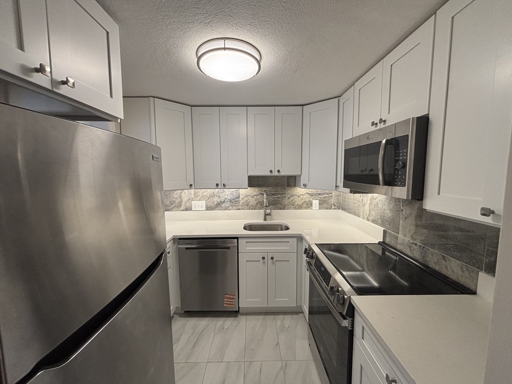 17 Cass, Boston, Massachusetts, 2 Bedrooms Bedrooms, 4 Rooms Rooms,1 BathroomBathrooms,Residential,For Sale,Cass,73473367