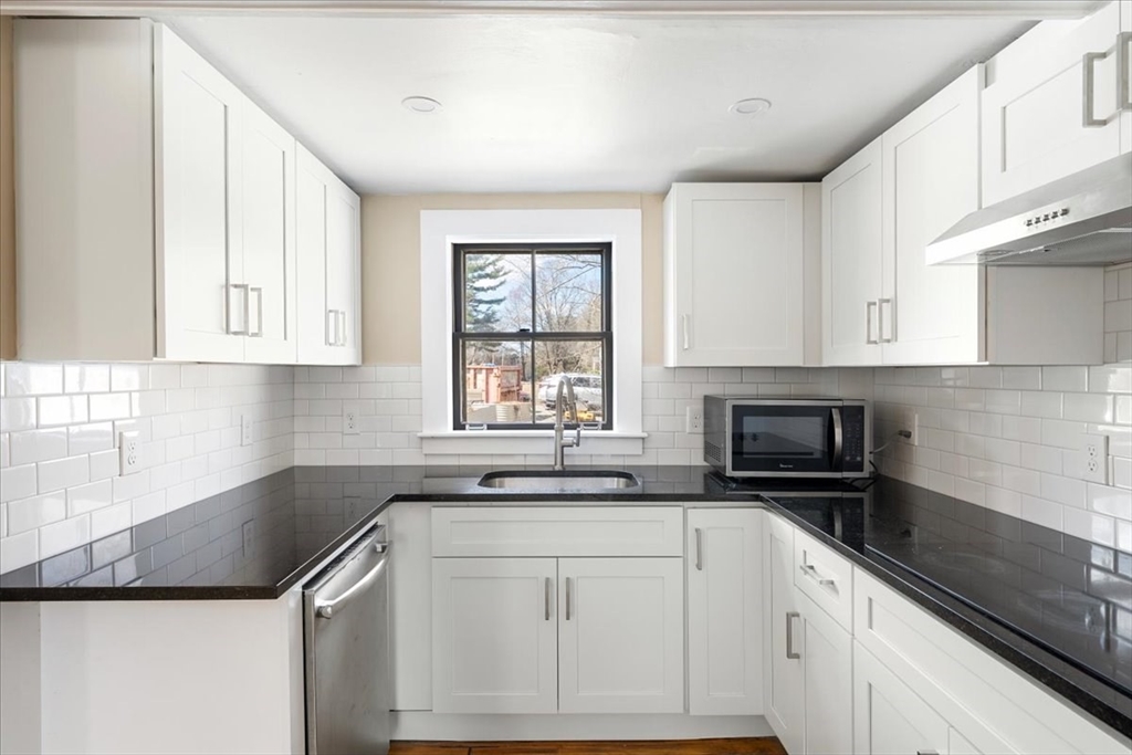 85 Park Street, North Reading, Massachusetts, 3 Bedrooms Bedrooms, 11 Rooms Rooms,2 BathroomsBathrooms,Residential Lease,For Rent,Park Street,73501720