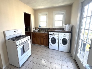 36-38 Willard Ave, Medford, Massachusetts, 2 Bedrooms Bedrooms, 6 Rooms Rooms,1 BathroomBathrooms,Residential Lease,For Rent,Willard Ave,73495222