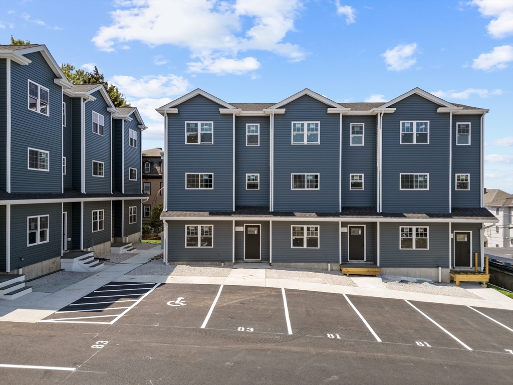 75 Hunter, Fall River, Massachusetts, 3 Bedrooms Bedrooms, 9 Rooms Rooms,2.5 BathroomsBathrooms,Residential,For Sale,Hunter,73448579