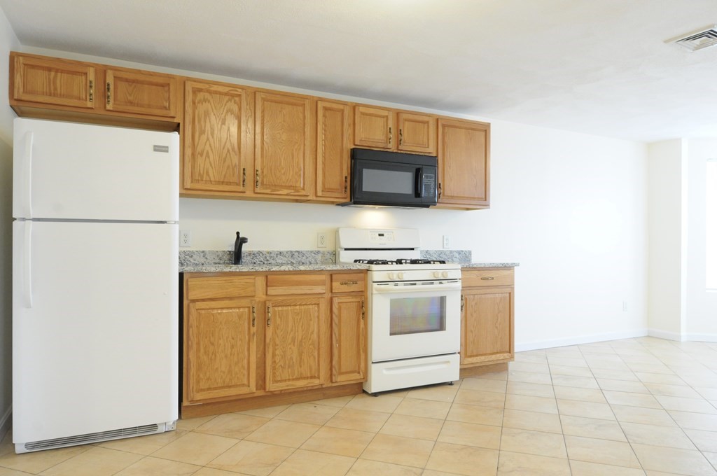 174 Maverick, Boston, Massachusetts, 2 Bedrooms Bedrooms, 4 Rooms Rooms,1 BathroomBathrooms,Residential Lease,For Rent,Maverick,73489677