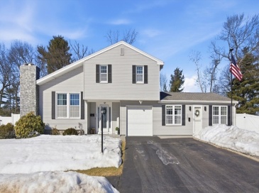 24 Worcester Road, Peabody, Massachusetts, 4 Bedrooms Bedrooms, 10 Rooms Rooms,2.5 BathroomsBathrooms,Residential,For Sale,Worcester Road,73479646