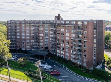 280 Boylston St, Newton, Massachusetts, 2 Bedrooms Bedrooms, 5 Rooms Rooms,2 BathroomsBathrooms,Residential,For Sale,Boylston St,73445300