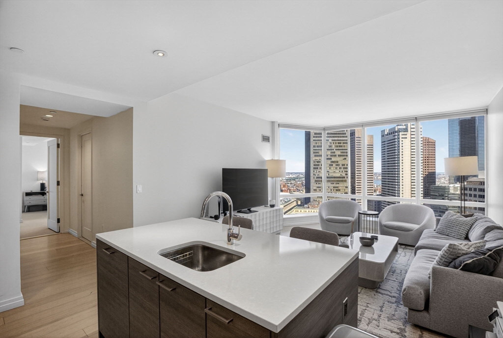 1 Franklin St, Boston, Massachusetts, 2 Bedrooms Bedrooms, 5 Rooms Rooms,2 BathroomsBathrooms,Residential,For Sale,Franklin St,73509695