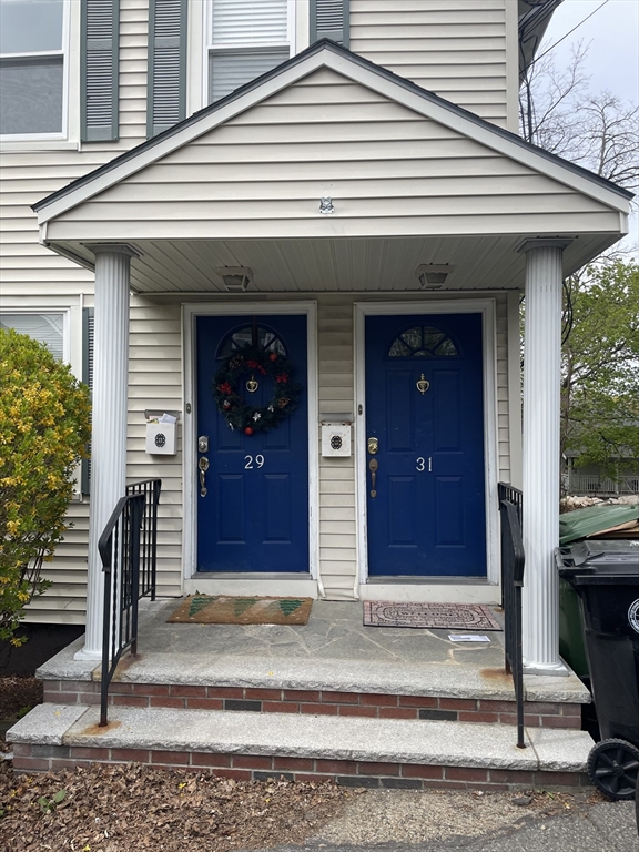 29-31 Bradford St, Watertown, Massachusetts, 2 Bedrooms Bedrooms, 5 Rooms Rooms,1 BathroomBathrooms,Residential Lease,For Rent,Bradford St,73509752