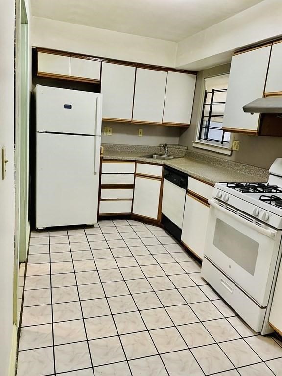 188 Main St, Malden, Massachusetts, 4 Bedrooms Bedrooms, 6 Rooms Rooms,2 BathroomsBathrooms,Residential Lease,For Rent,Main St,73509760
