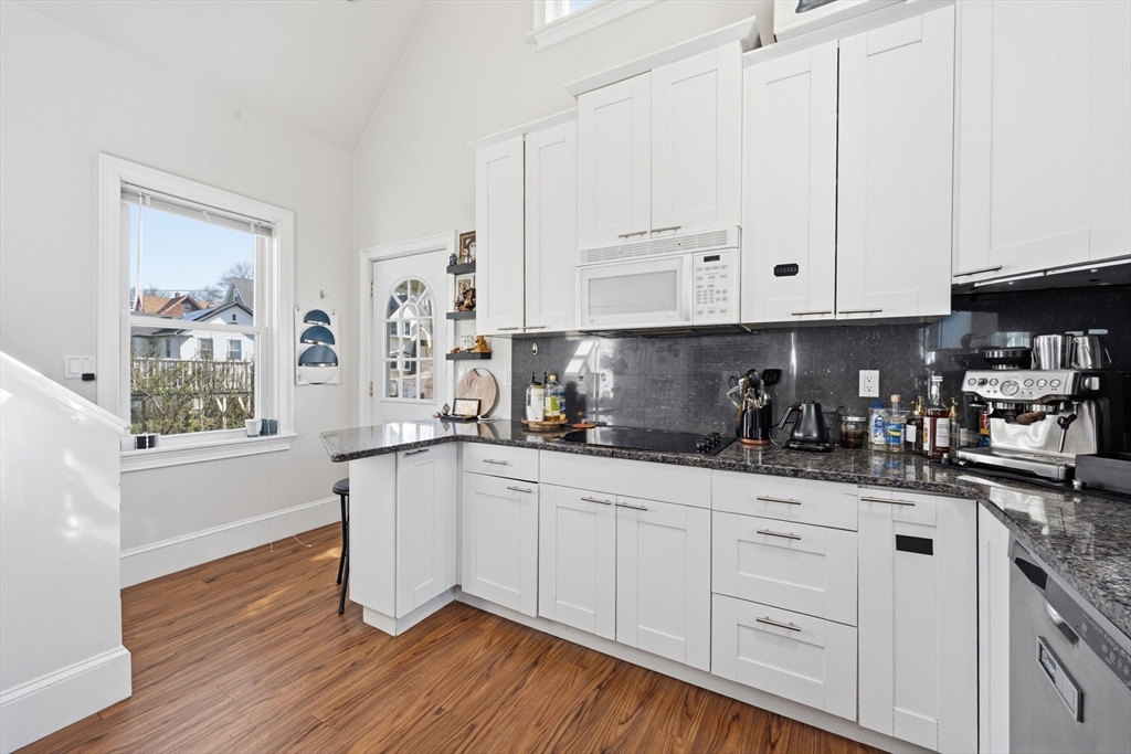 57 Wyoming, Malden, Massachusetts, 3 Bedrooms Bedrooms, 6 Rooms Rooms,2 BathroomsBathrooms,Residential Lease,For Rent,Wyoming,73509795