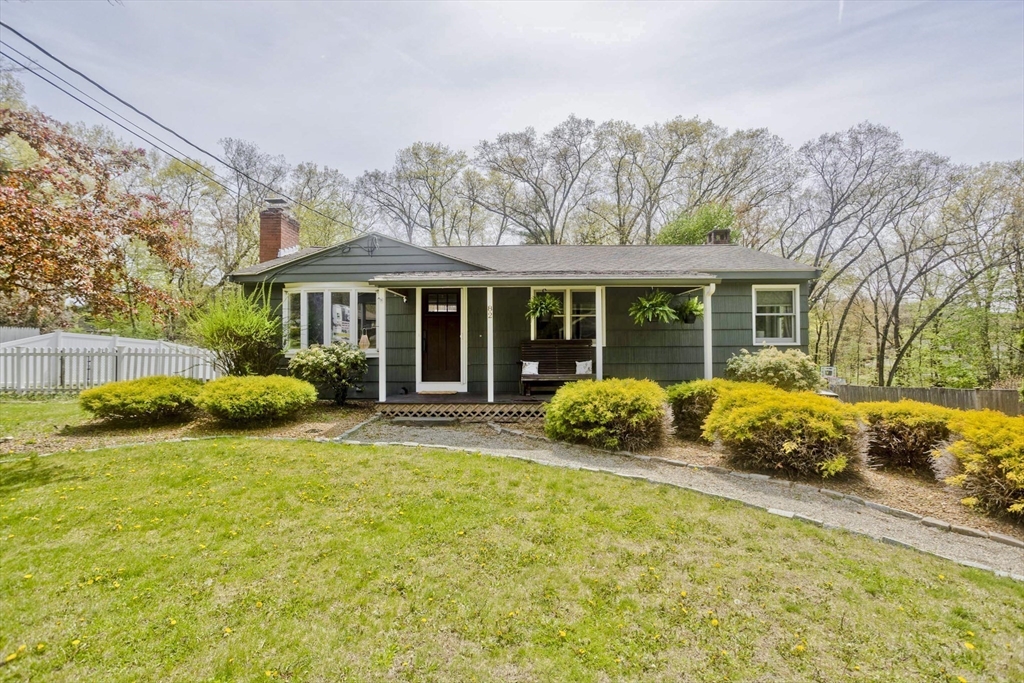82 Joseph Ave, Westfield, Massachusetts, 3 Bedrooms Bedrooms, 6 Rooms Rooms,1 BathroomBathrooms,Residential,For Sale,Joseph Ave,73510138