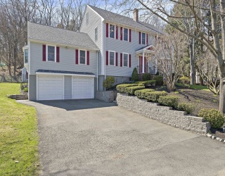 20 Blossom St, Lexington, Massachusetts, 5 Bedrooms Bedrooms, 11 Rooms Rooms,4 BathroomsBathrooms,Residential,For Sale,Blossom St,73510058
