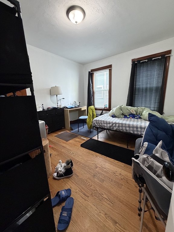 35 Fiske St, Waltham, Massachusetts, 3 Bedrooms Bedrooms, 6 Rooms Rooms,1 BathroomBathrooms,Residential Lease,For Rent,Fiske St,73510141