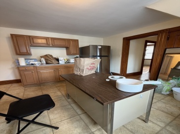 35 Fiske St, Waltham, Massachusetts, 3 Bedrooms Bedrooms, 6 Rooms Rooms,1 BathroomBathrooms,Residential Lease,For Rent,Fiske St,73510143