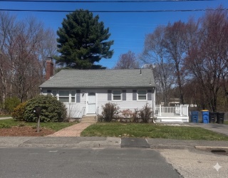 13 Virginia Circle, Randolph, Massachusetts, 3 Bedrooms Bedrooms, 4 Rooms Rooms,2 BathroomsBathrooms,Residential Lease,For Rent,Virginia Circle,73510066