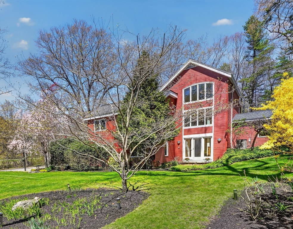 15 Mackintosh Lane, Lincoln, Massachusetts, 4 Bedrooms Bedrooms, 11 Rooms Rooms,3.5 BathroomsBathrooms,Residential,For Sale,Mackintosh Lane,73510001