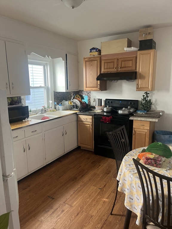 33 Fairmont St, Malden, Massachusetts, 2 Bedrooms Bedrooms, 4 Rooms Rooms,1 BathroomBathrooms,Residential Lease,For Rent,Fairmont St,73510089