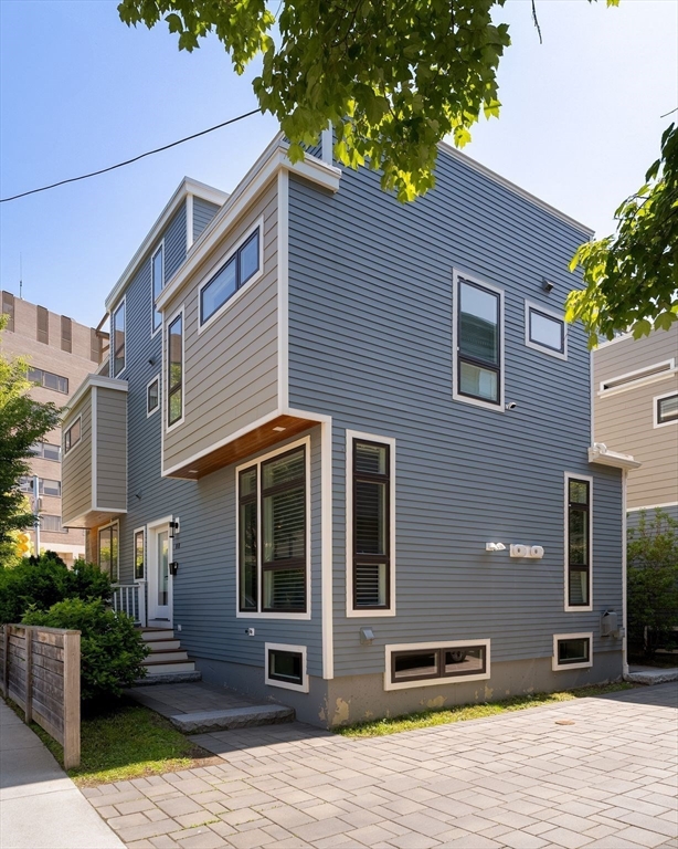 88 Highland Avenue, Cambridge, Massachusetts, 4 Bedrooms Bedrooms, 8 Rooms Rooms,3.5 BathroomsBathrooms,Residential,For Sale,Highland Avenue,73509887