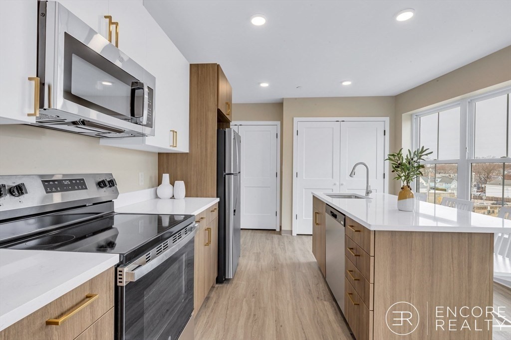 375 Cummins Hwy, Boston, Massachusetts, 1 Bedroom Bedrooms, 4 Rooms Rooms,1 BathroomBathrooms,Residential Lease,For Rent,Cummins Hwy,73510109