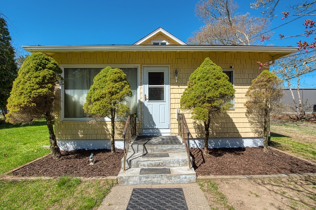 82 Braley Road, Freetown, Massachusetts, 2 Bedrooms Bedrooms, 4 Rooms Rooms,1 BathroomBathrooms,Residential,For Sale,Braley Road,73509681