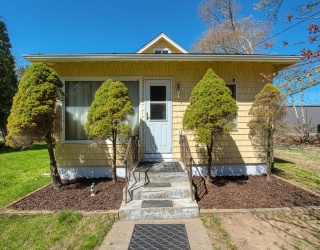 82 Braley Road, Freetown, Massachusetts, 2 Bedrooms Bedrooms, 4 Rooms Rooms,1 BathroomBathrooms,Residential,For Sale,Braley Road,73509681