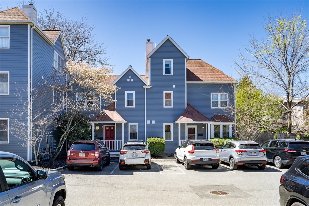 17 Bolton St, Somerville, Massachusetts, 2 Bedrooms Bedrooms, 5 Rooms Rooms,1.5 BathroomsBathrooms,Residential Lease,For Rent,Bolton St,73510113