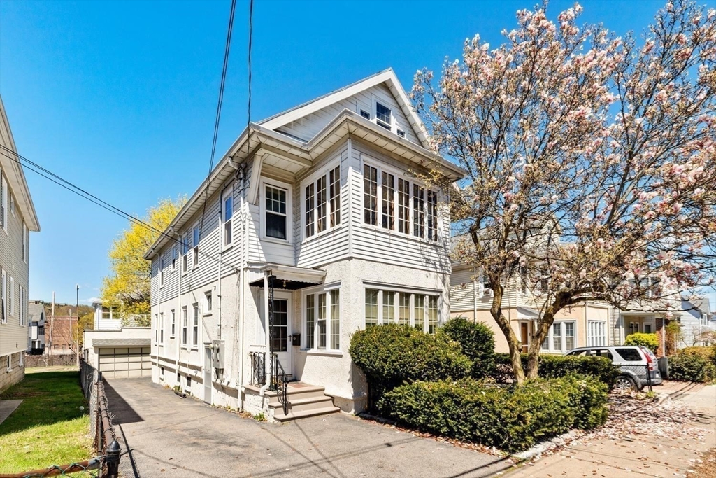 74-76 Beech St, Belmont, Massachusetts, 5 Bedrooms Bedrooms, 13 Rooms Rooms,2 BathroomsBathrooms,Residential Income,For Sale,Beech St,73510126