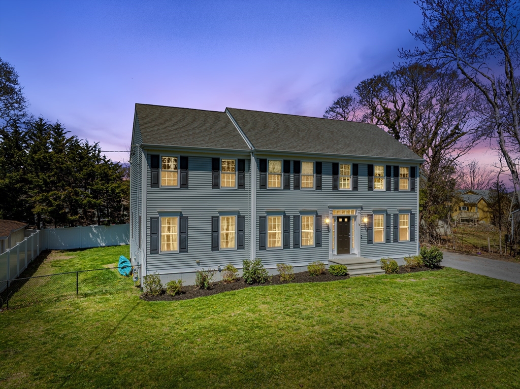 14 Grandview Ave, Fairhaven, Massachusetts, 4 Bedrooms Bedrooms, 7 Rooms Rooms,2.5 BathroomsBathrooms,Residential,For Sale,Grandview Ave,73509857