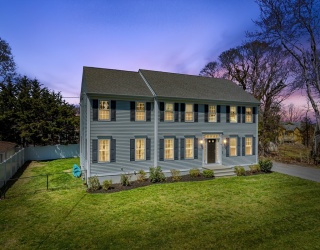 14 Grandview Ave, Fairhaven, Massachusetts, 4 Bedrooms Bedrooms, 7 Rooms Rooms,2.5 BathroomsBathrooms,Residential,For Sale,Grandview Ave,73509857