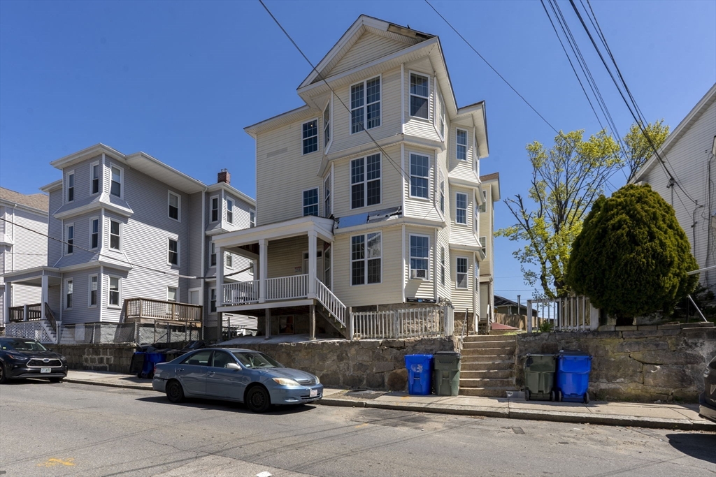 206 Irving Street, Fall River, Massachusetts, 9 Bedrooms Bedrooms, 18 Rooms Rooms,4 BathroomsBathrooms,Residential Income,For Sale,Irving Street,73509935