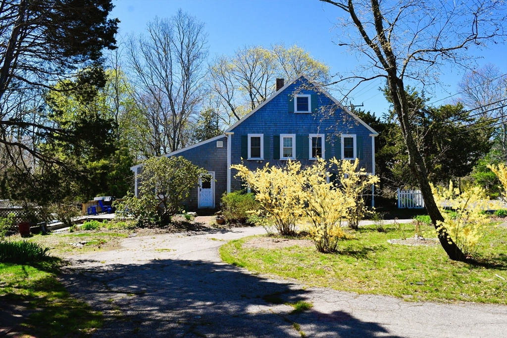 713 Sandwich Rd, Falmouth, Massachusetts, 3 Bedrooms Bedrooms, 7 Rooms Rooms,1.5 BathroomsBathrooms,Residential,For Sale,Sandwich Rd,73509770
