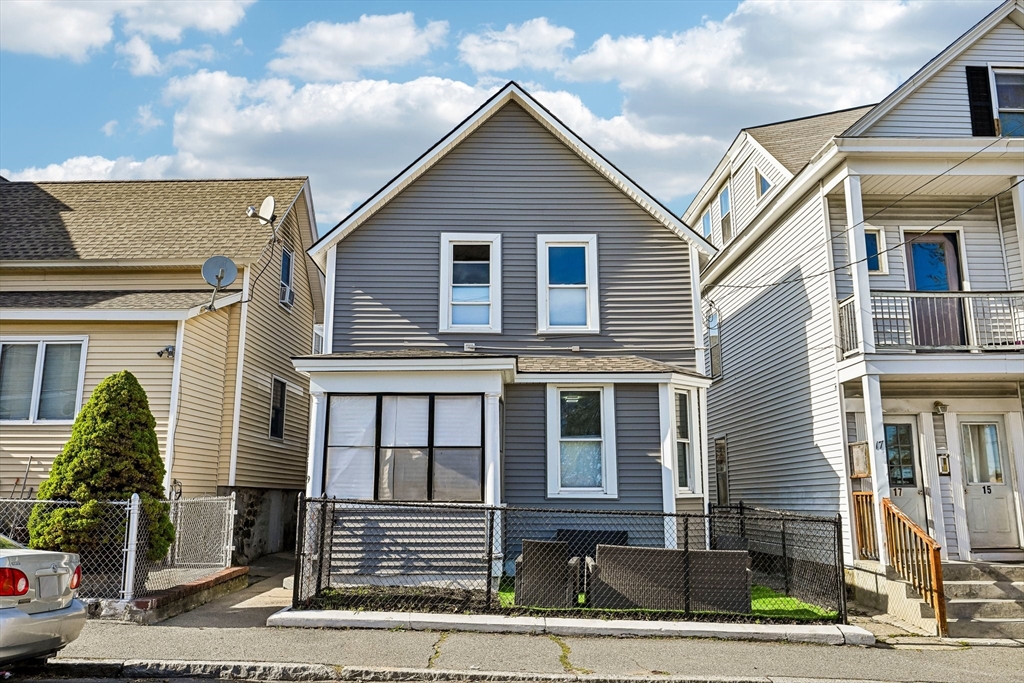 19 Sheldon St, Lowell, Massachusetts, 3 Bedrooms Bedrooms, 6 Rooms Rooms,1.5 BathroomsBathrooms,Residential,For Sale,Sheldon St,73509788