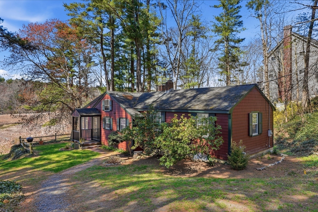 512 Spring St, Marshfield, Massachusetts, 3 Bedrooms Bedrooms, 5 Rooms Rooms,2 BathroomsBathrooms,Residential,For Sale,Spring St,73510359