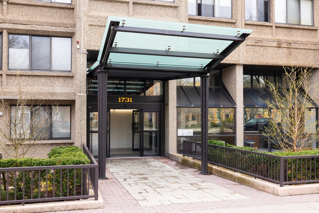 1731 Beacon St, Brookline, Massachusetts, 2 Bedrooms Bedrooms, 5 Rooms Rooms,2 BathroomsBathrooms,Residential,For Sale,Beacon St,73510362