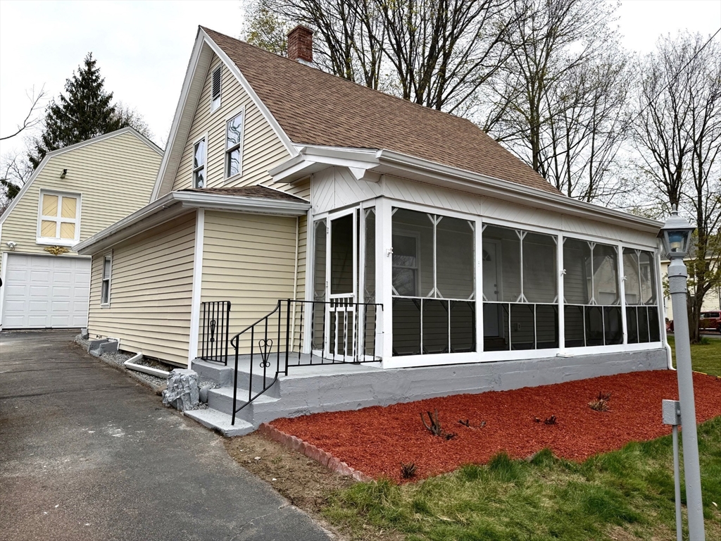 56 N.Broadway, Haverhill, Massachusetts, 4 Bedrooms Bedrooms, 7 Rooms Rooms,2 BathroomsBathrooms,Residential,For Sale,N.Broadway,73510162