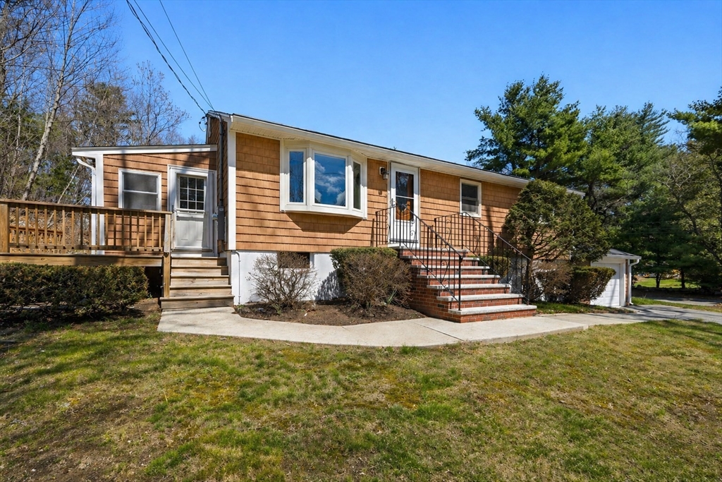 83 Thurlow St, Georgetown, Massachusetts, 3 Bedrooms Bedrooms, 5 Rooms Rooms,2 BathroomsBathrooms,Residential,For Sale,Thurlow St,73510368