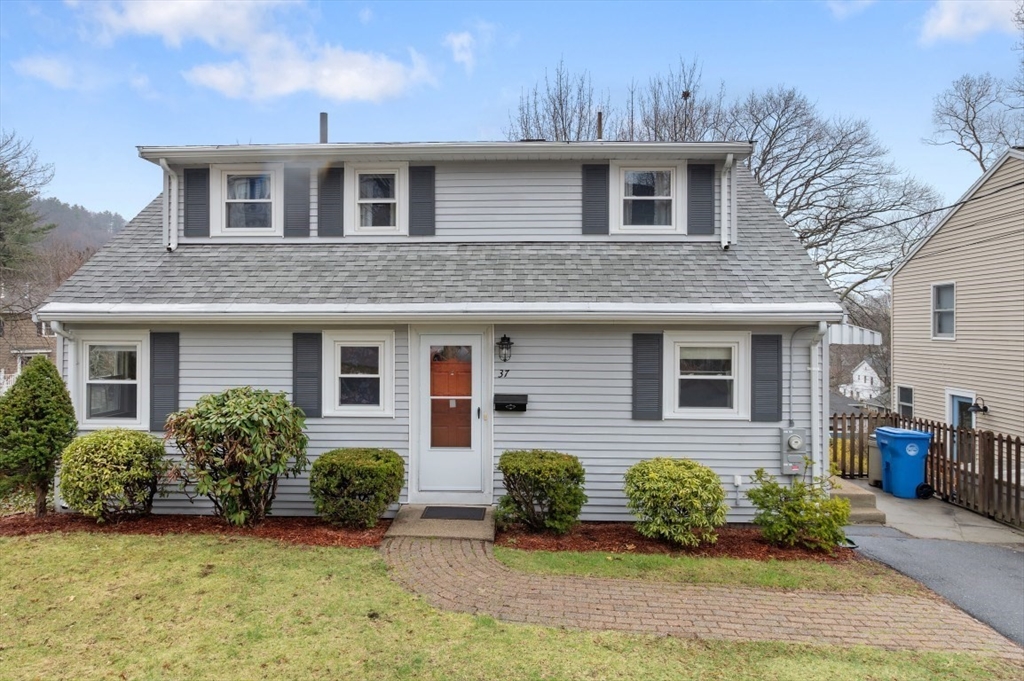 37 Upland Rd, Waltham, Massachusetts, 3 Bedrooms Bedrooms, 5 Rooms Rooms,1 BathroomBathrooms,Residential,For Sale,Upland Rd,73498885