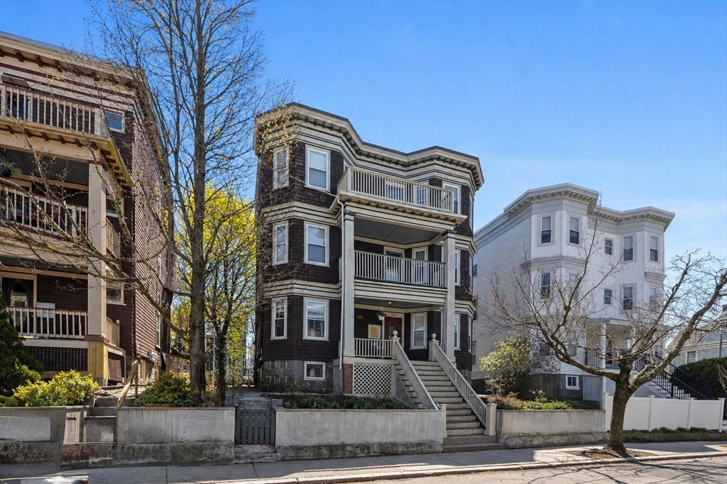 33 Rosemont, Boston, Massachusetts, 2 Bedrooms Bedrooms, 5 Rooms Rooms,1 BathroomBathrooms,Residential,For Sale,Rosemont,73510052