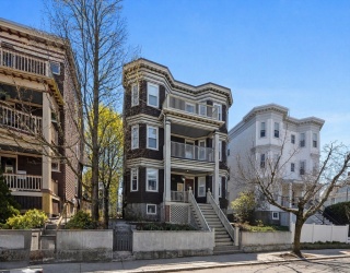 33 Rosemont, Boston, Massachusetts, 2 Bedrooms Bedrooms, 5 Rooms Rooms,1 BathroomBathrooms,Residential,For Sale,Rosemont,73510052