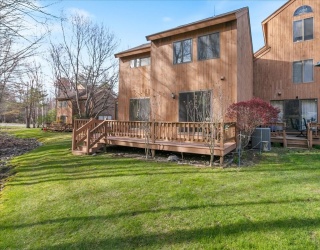 9 Eaton Ct, Haverhill, Massachusetts, 2 Bedrooms Bedrooms, 5 Rooms Rooms,1.5 BathroomsBathrooms,Residential,For Sale,Eaton Ct,73510390