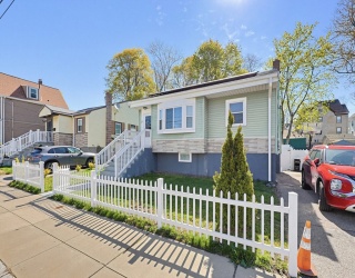 27 Banfield Ave, Boston, Massachusetts, 3 Bedrooms Bedrooms, 6 Rooms Rooms,1 BathroomBathrooms,Residential,For Sale,Banfield Ave,73510051