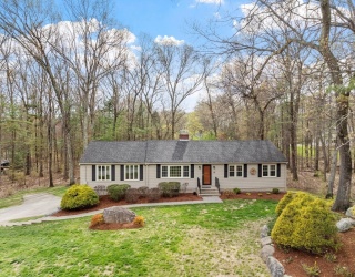 19 Hitchin Post Rd, Chelmsford, Massachusetts, 3 Bedrooms Bedrooms, 7 Rooms Rooms,2.5 BathroomsBathrooms,Residential,For Sale,Hitchin Post Rd,73510378