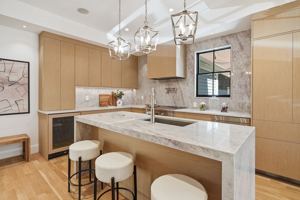 9 Mt Auburn St, Cambridge, Massachusetts, 5 Bedrooms Bedrooms, 10 Rooms Rooms,4.5 BathroomsBathrooms,Residential,For Sale,Mt Auburn St,73510146