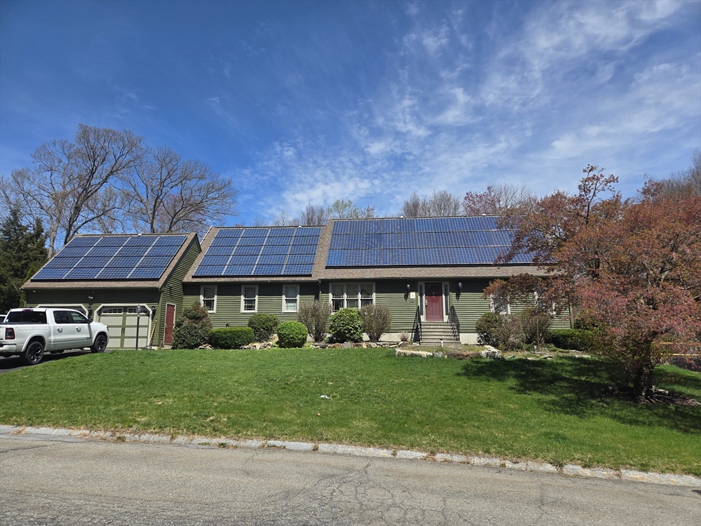 2 Wingfoot Lane, Millbury, Massachusetts, 6 Bedrooms Bedrooms, 12 Rooms Rooms,3.5 BathroomsBathrooms,Residential,For Sale,Wingfoot Lane,73507610