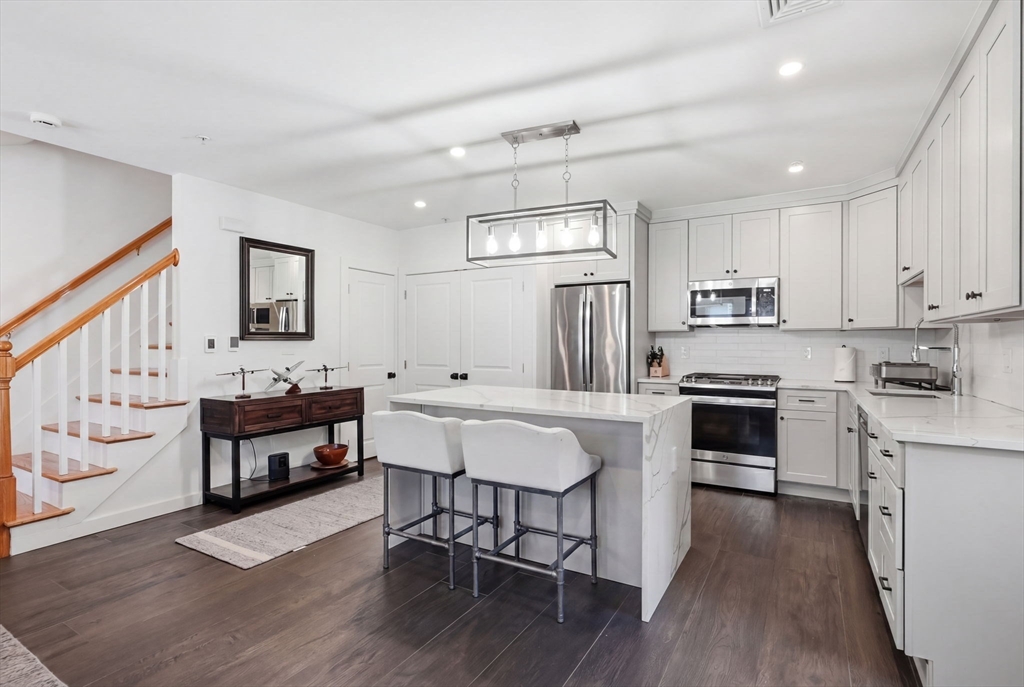 910 Saratoga St, Boston, Massachusetts, 3 Bedrooms Bedrooms, 5 Rooms Rooms,2.5 BathroomsBathrooms,Residential,For Sale,Saratoga St,73510438